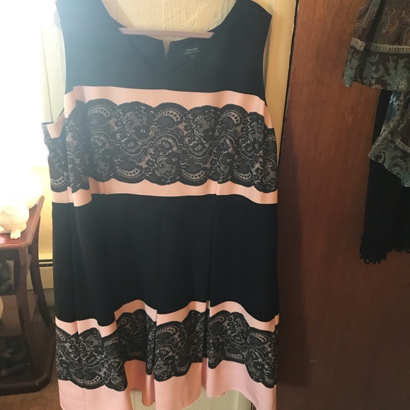 Dress - Picture 1 of 8